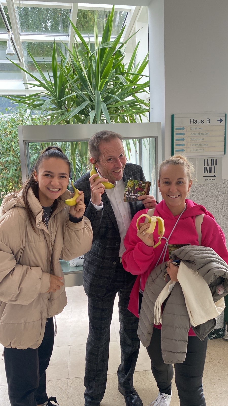 Faire Bananenverteilaktion – faire Bananen für Menschenrechte