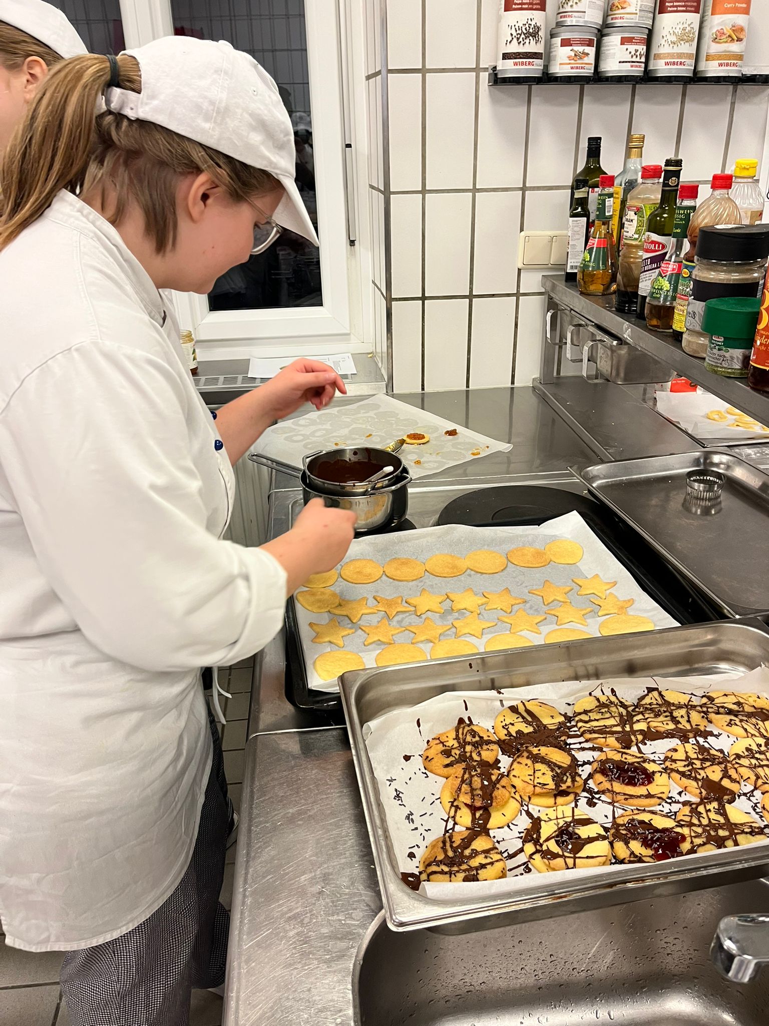 Weihnachtsbäckerei der 1EBB und 1MMB