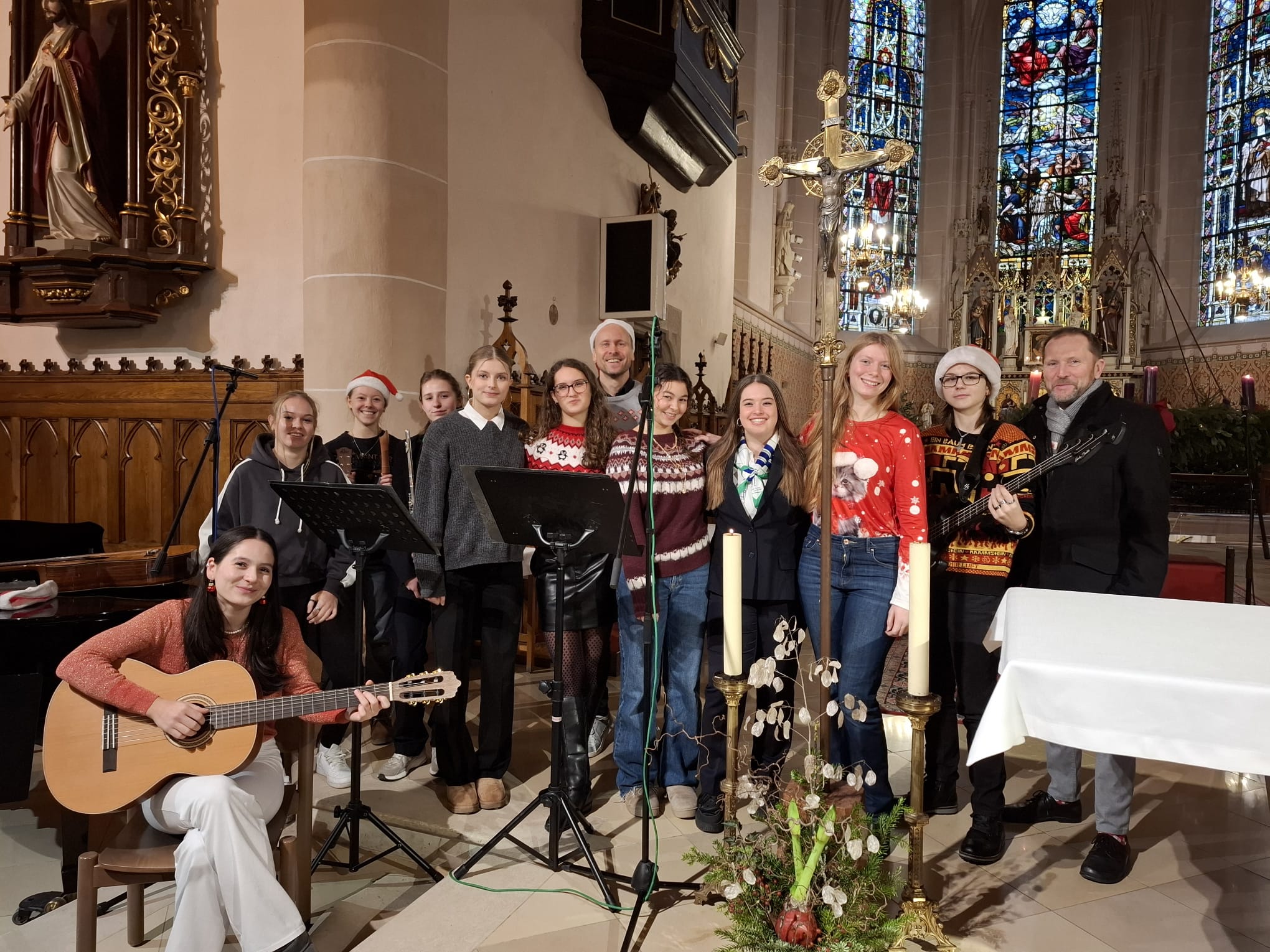 Die Schulgemeinschaft der HLA-Baden wünscht friedvolle Feiertage und alles Liebe im neuen Jahr.